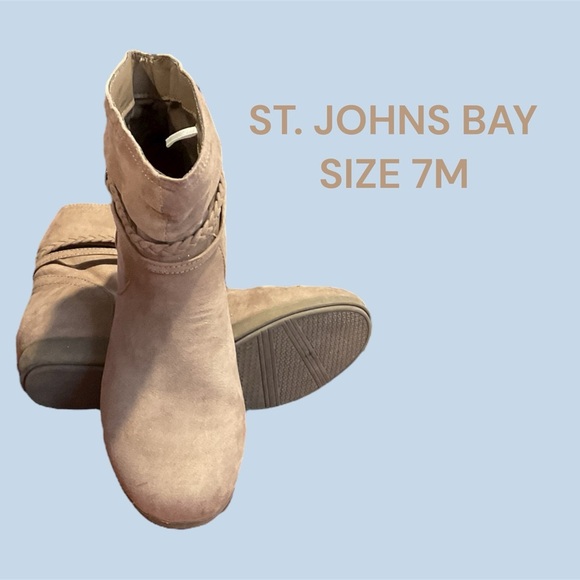 ST. JOHNS BAY PULL ON BOOTIE SIZE 7M GENTLY WORN - Picture 1 of 3